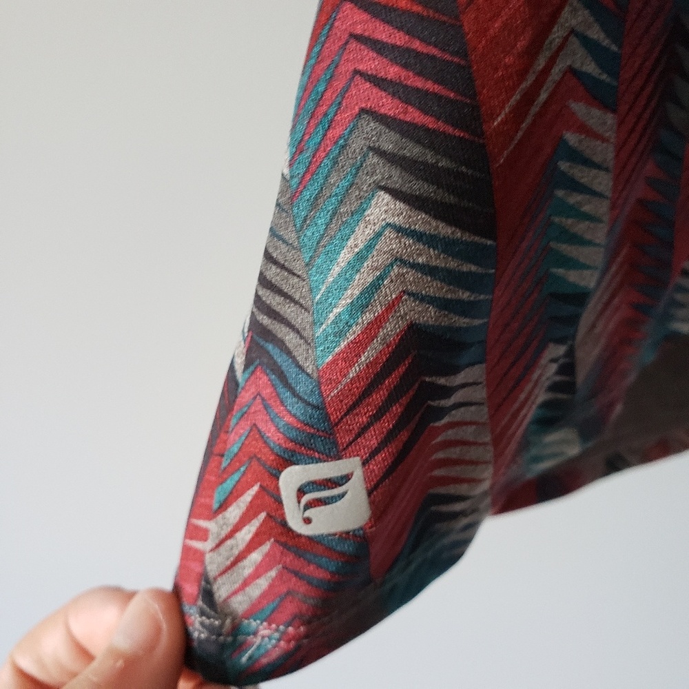 2/20 Fabletics Chevron Racerback With Built-in Bra - Picture 3 of 4